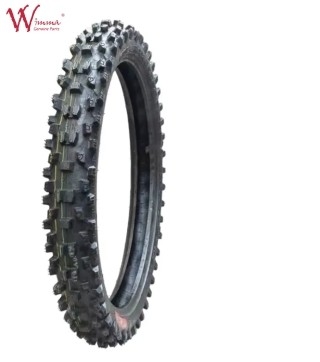 モーターサイクルのタイヤコンボス 120/70 幅強化耐久性のあるA級黒ゴム